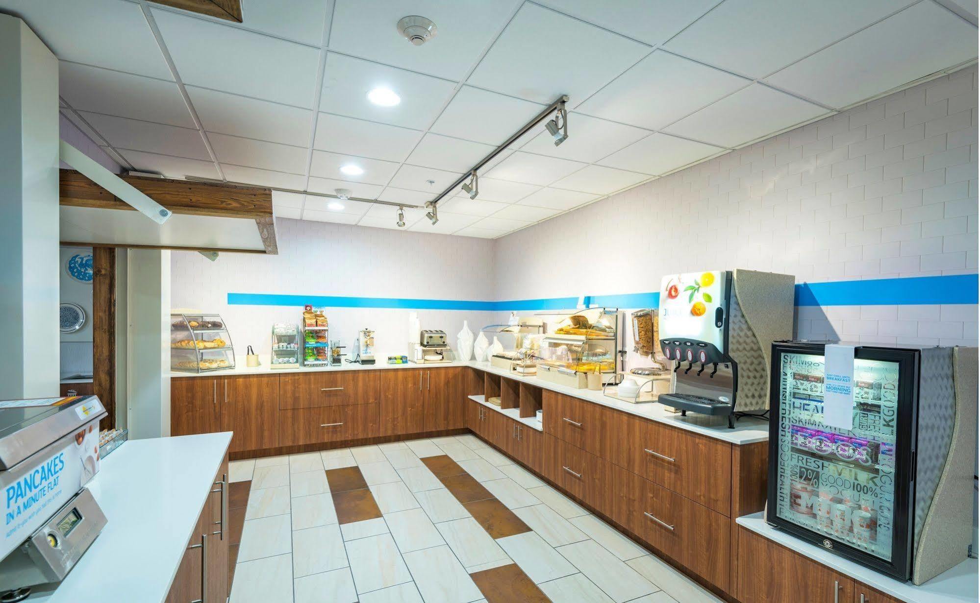 Holiday Inn Express Peoria North - Glendale By Ihg Exteriör bild